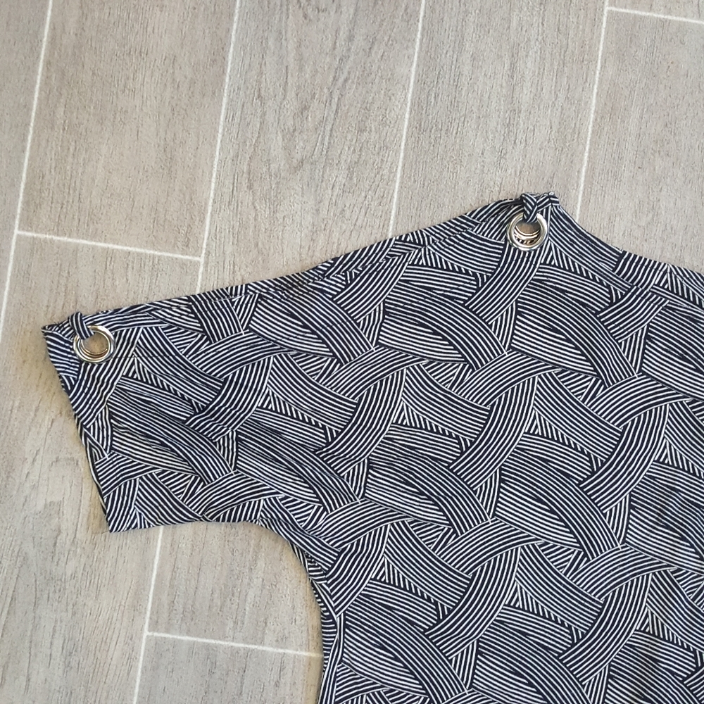 Cable of Gauge Cold Shoulder Top - Picture 3 of 7